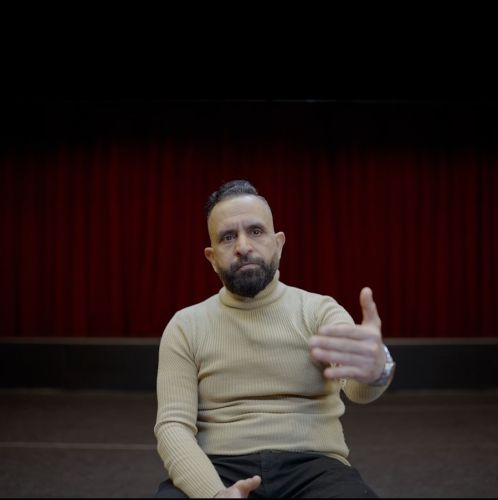 Duraid speelt toneel bij Groot Familie